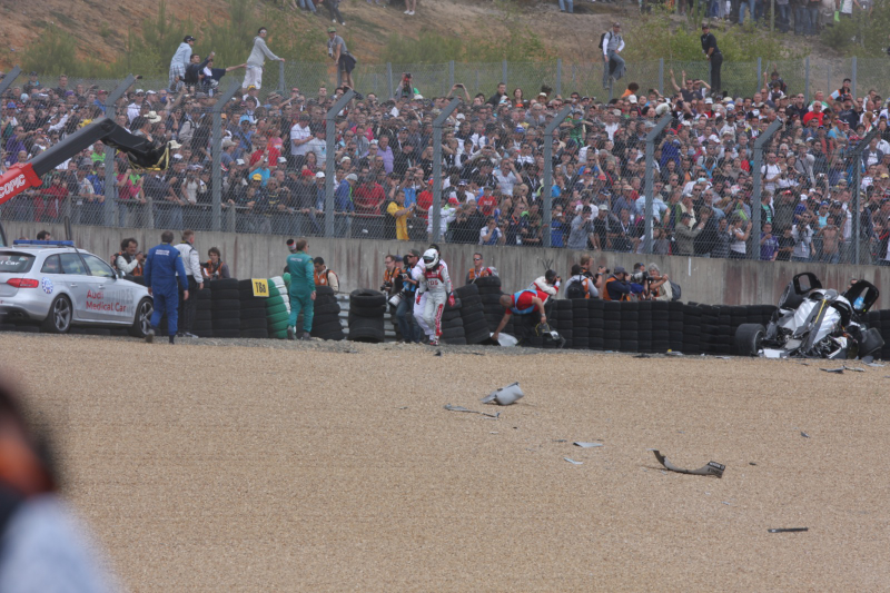Illustration for article titled First amazing Audi R18 Le Mans post-crash photos